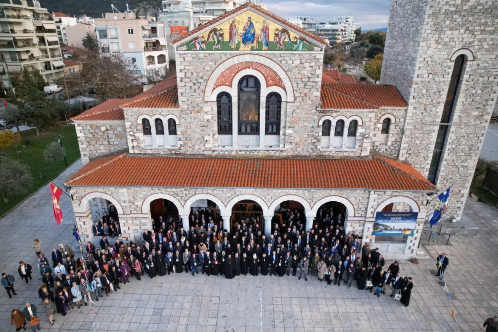 Η ΕΚΚΛΗΣΙΑ ΑΝΤΑΜΩΝΕΙ ΣΤΟΝ ΒΟΛΟ. ΟΙ ΕΝΤΥΠΩΣΕΙΣ ΕΝΟΣ ΜΗ-ΑΚΑΔΗΜΑΪΚΟΥ ΓΙΑ ΤΟ 2ο ΜΕΓΑΛΟ ΣΥΝΕΔΡΙΟ ΤΗΣ IOTA